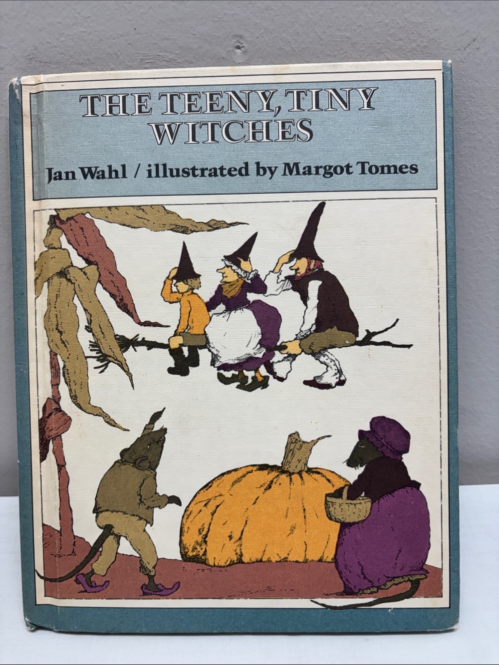 The Teeny Tiny Witches by Jan Wahl Margot Tomes 1979 Weekly Reader HC Book
